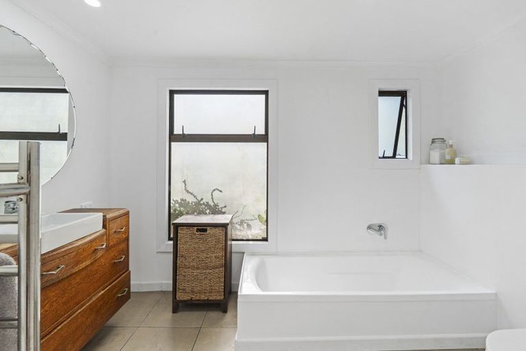 Photo of property in 20 Parris Street, Moturoa, New Plymouth, 4310