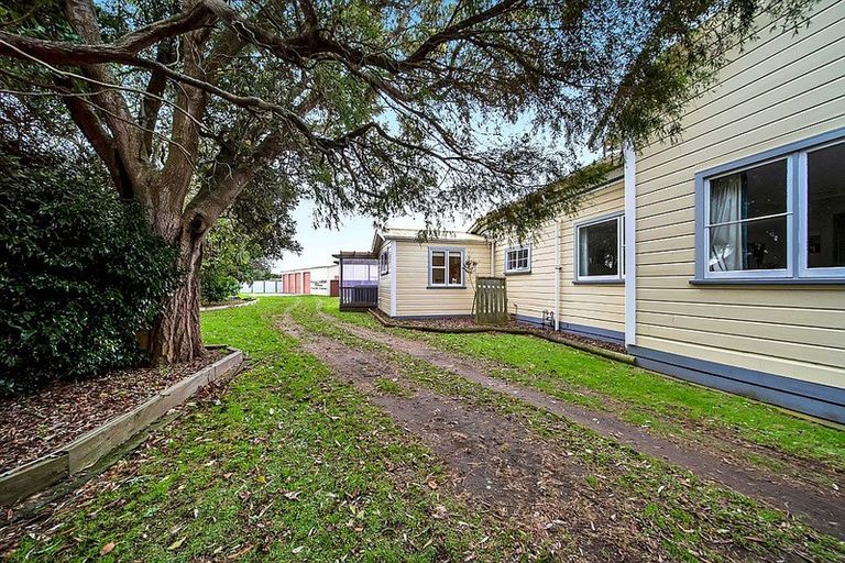 Photo of property in 61 Turuturu Road, Hawera, 4610