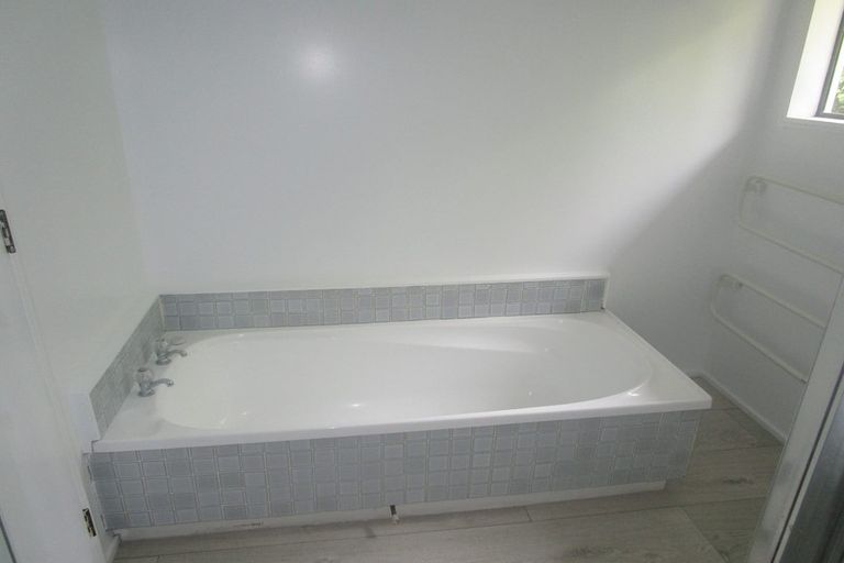 Photo of property in 1a Kelvin Road, Papakura, 2110