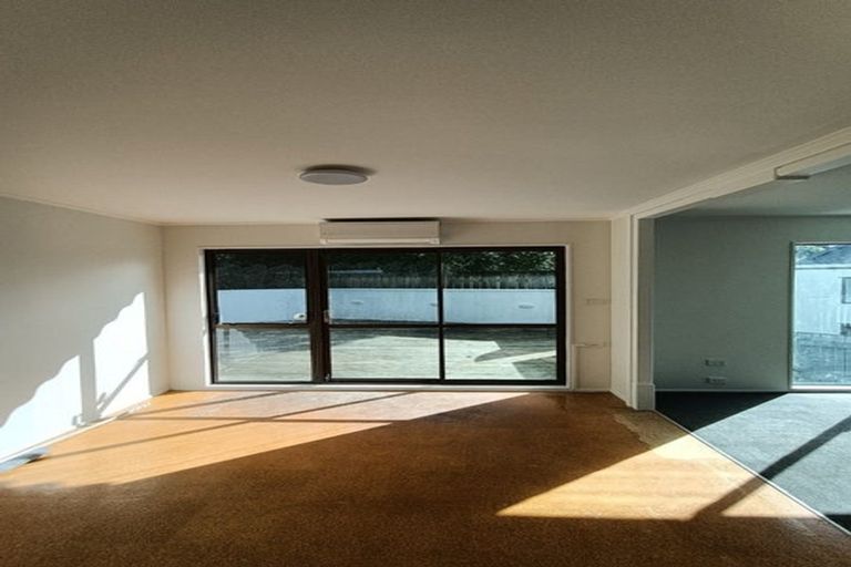 Photo of property in 98 Allington Road, Karori, Wellington, 6012