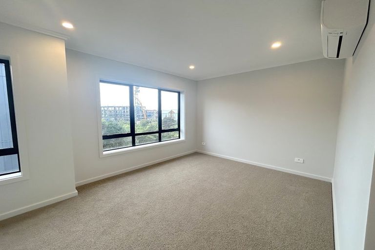 Photo of property in 5/35 Marine Parade, Hobsonville, Auckland, 0616