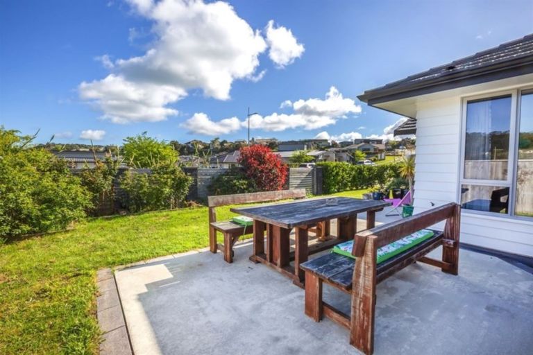Photo of property in 17 Resolution Drive, Whitby, Porirua, 5024
