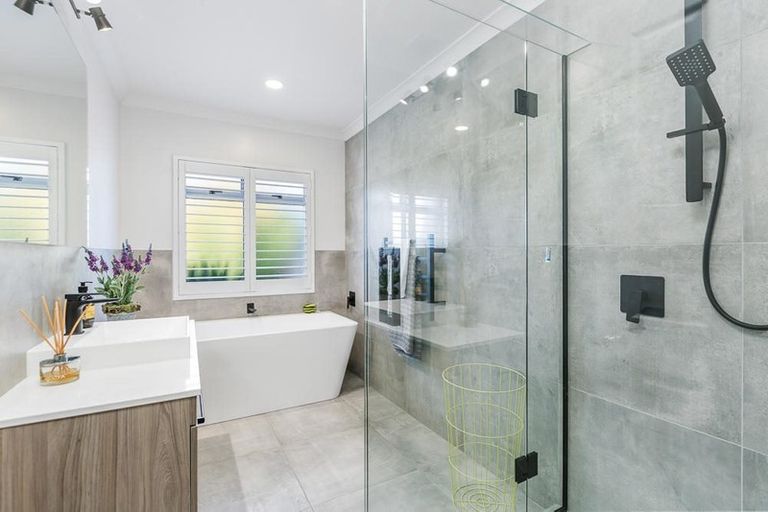 Photo of property in 32 Sunny Crescent, Huapai, Kumeu, 0810