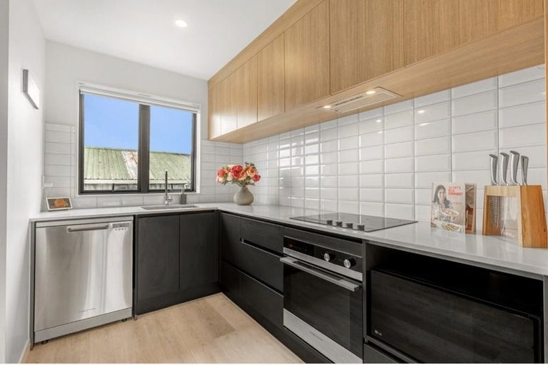 Photo of property in 12 Parenga Lane, Kumeu, 0810