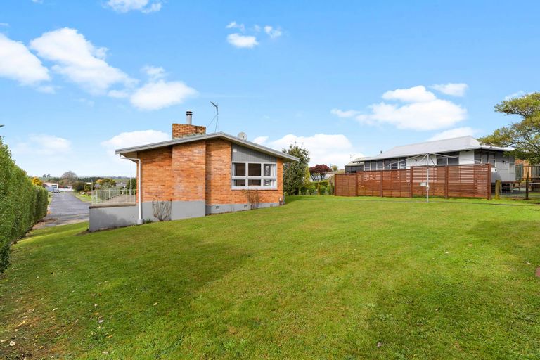 Photo of property in 2 Fairview Street, Tirau, 3410
