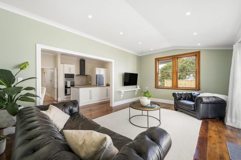 Photo of property in 25 Newman Terrace, Thorndon, Wellington, 6011