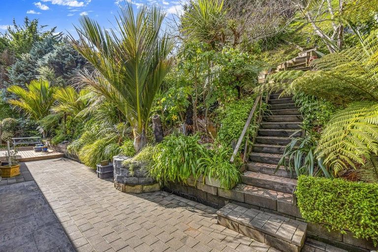 Photo of property in 77 Kakariki Grove, Waikanae, 5036