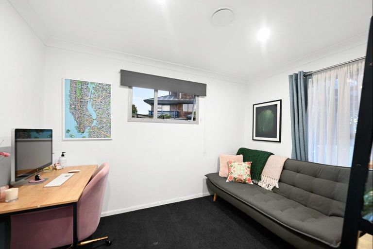 Photo of property in 22 Gilbass Avenue, Hamilton Lake, Hamilton, 3204