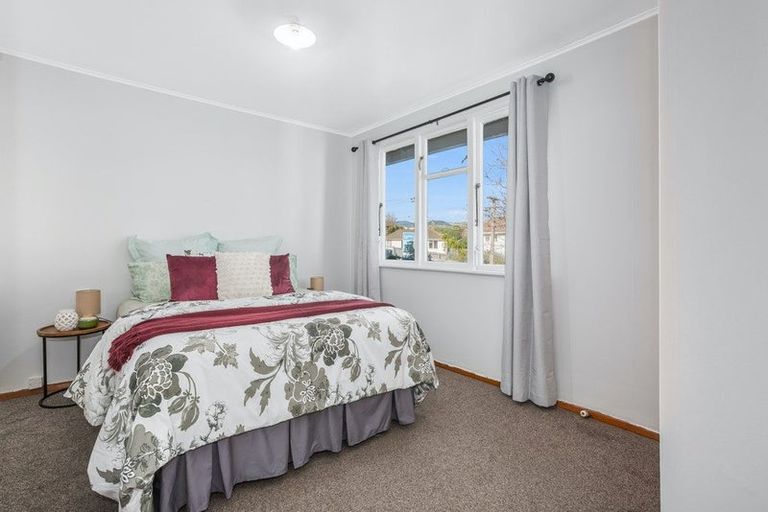 Photo of property in 10 Lincoln Grove, Cannons Creek, Porirua, 5024