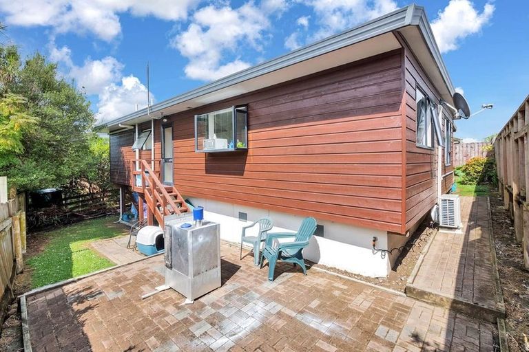 Photo of property in 2/8 Mchardy Place, Glenfield, Auckland, 0627