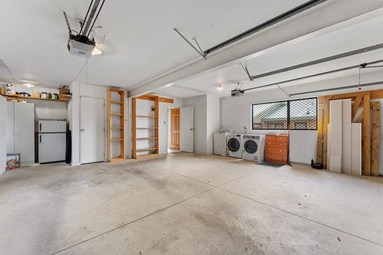 Photo of property in 2/9 Hogans Road, Glenfield, Auckland, 0629