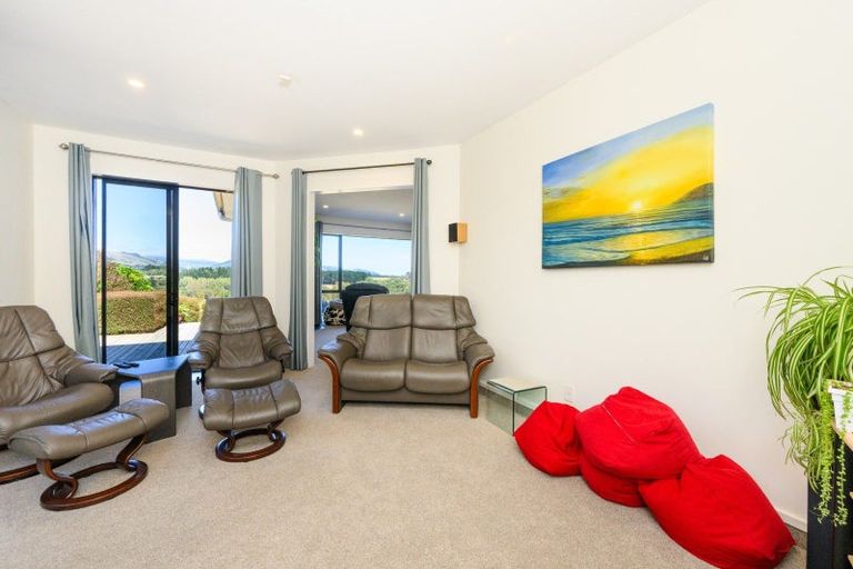 Photo of property in 70 Pacific Drive, Fitzherbert, Palmerston North, 4410