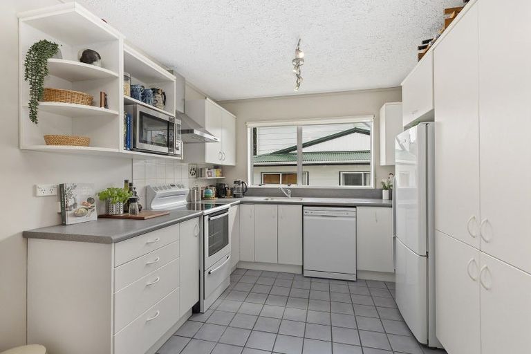 Photo of property in 52 Hazlewood Avenue, Karori, Wellington, 6012