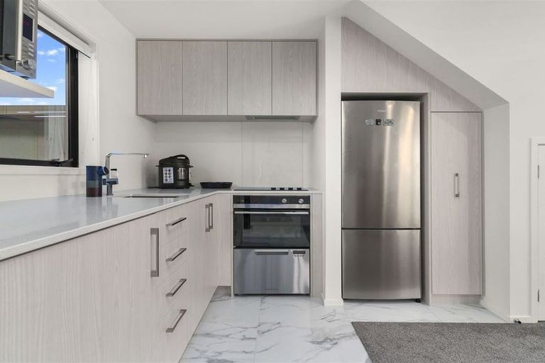 Photo of property in 2/137 View Road, Sunnyvale, Auckland, 0612