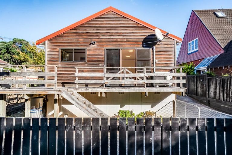 Photo of property in 10a Mersey Street, Island Bay, Wellington, 6023