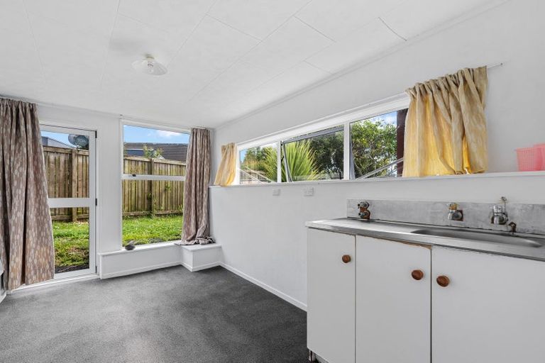 Photo of property in 13 Booker Place, Weymouth, Auckland, 2103