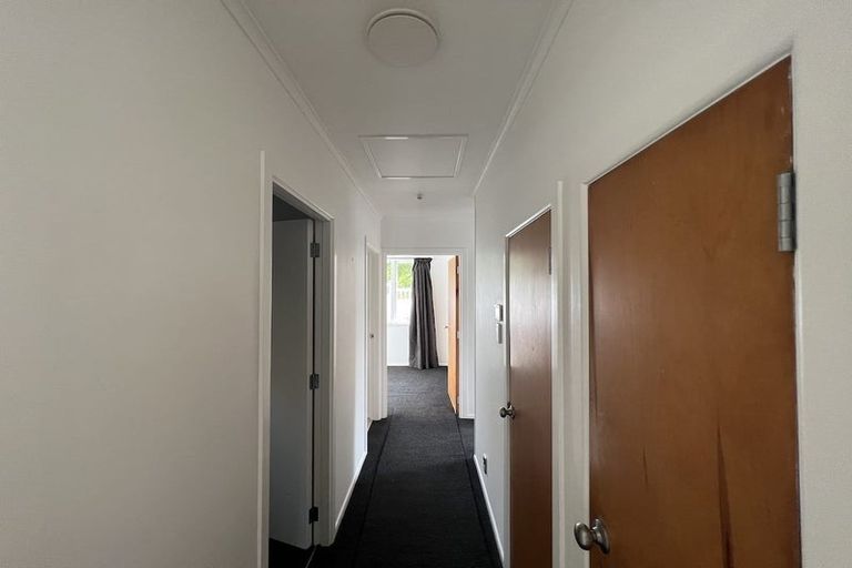Photo of property in 25 Crompton Road, Massey, Auckland, 0614