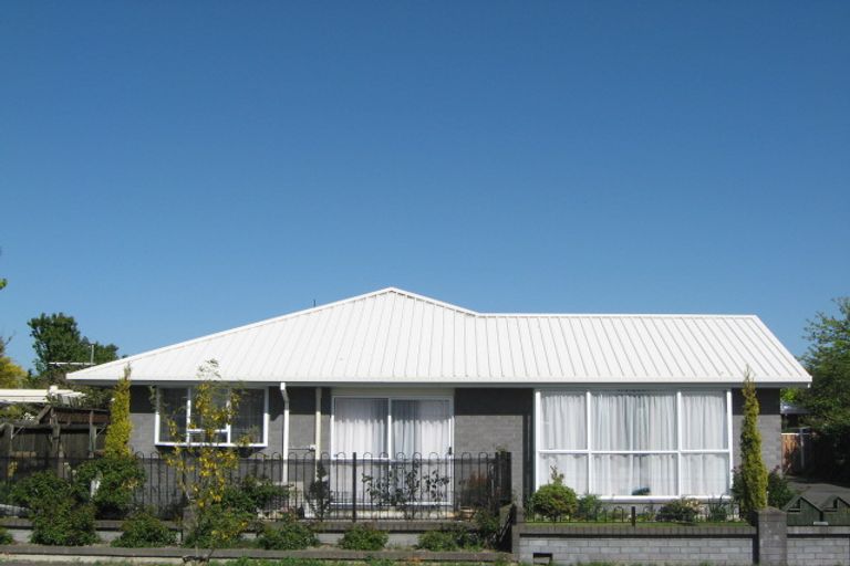 Photo of property in 2/35 Lowry Avenue, Redwood, Christchurch, 8051