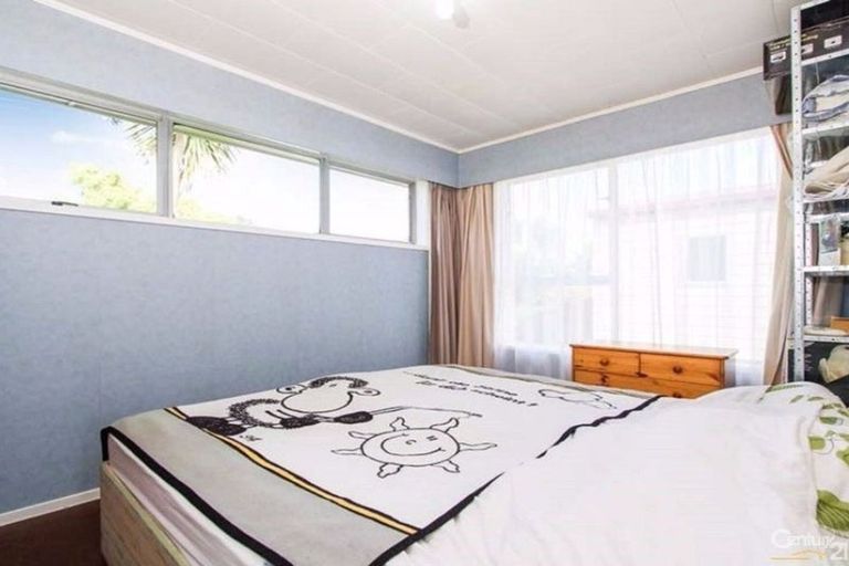 Photo of property in 44 Coniston Avenue, Te Atatu South, Auckland, 0610