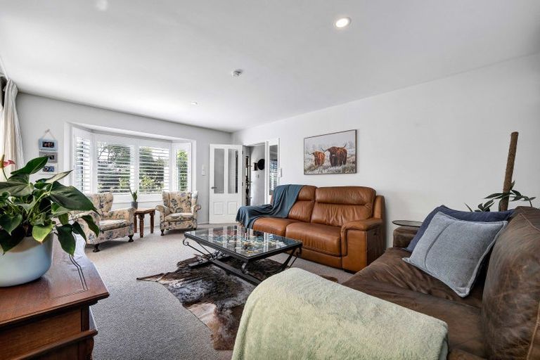 Photo of property in 5 Tamati Place, Merrilands, New Plymouth, 4312
