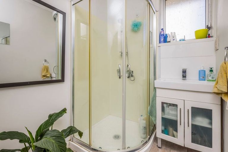 Photo of property in 2/11 Coates Road, Papatoetoe, Auckland, 2025