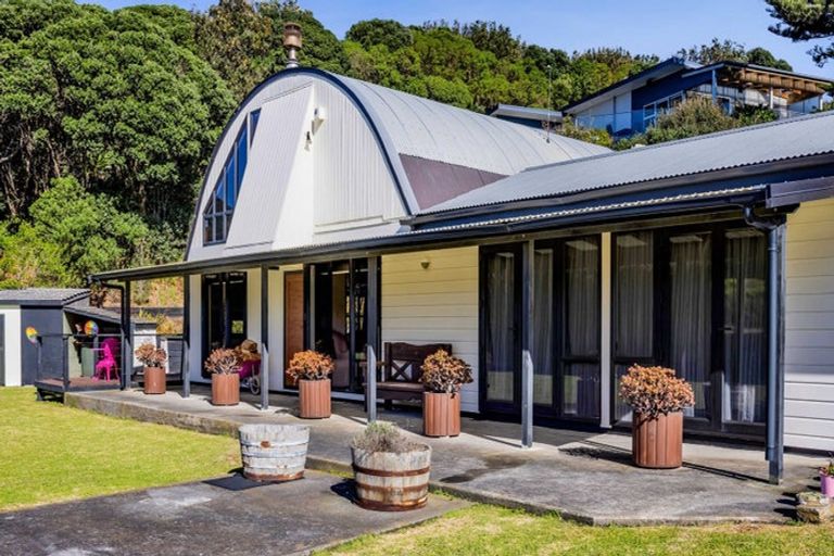 Photo of property in 9 Beach Road, Patea, 4520