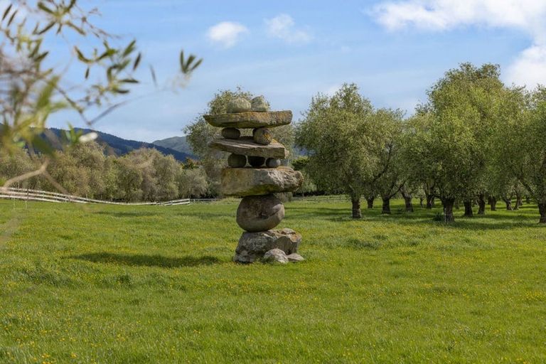 Photo of property in 86 Emerald Glen Road, Paekakariki, 5032