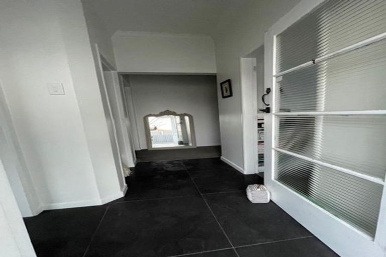 Photo of property in 208 Tukapa Street, Westown, New Plymouth, 4310
