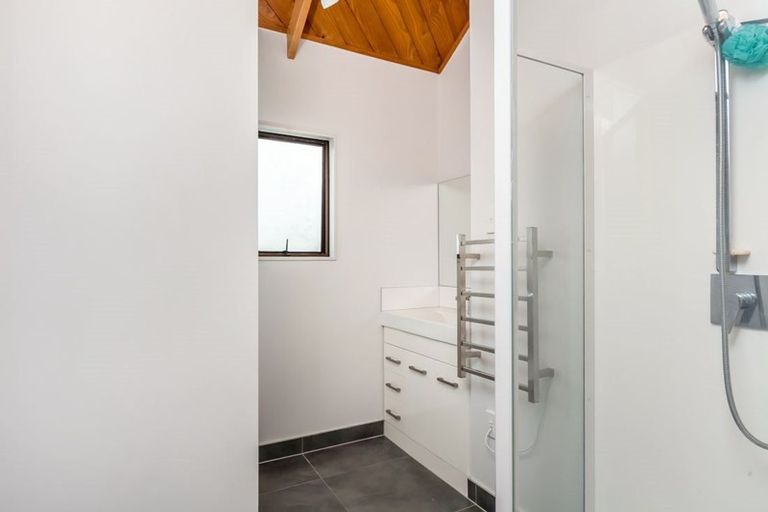 Photo of property in 6 Glucina Avenue, West Harbour, Auckland, 0618