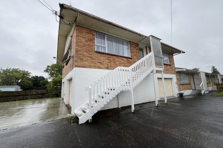 Photo of property in 1/21 Roberts Road, Te Atatu South, Auckland, 0610
