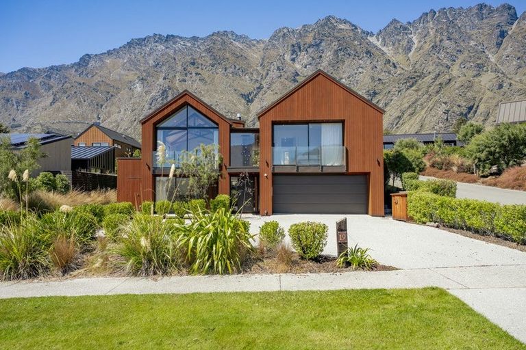 Photo of property in 19 Hackett Road, Jacks Point, Queenstown, 9371