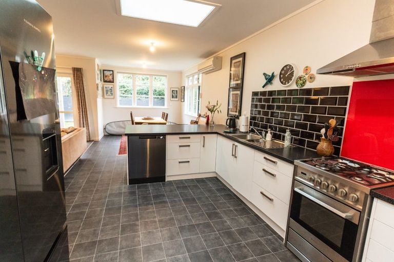 Photo of property in 2 Akatea Street, Berhampore, Wellington, 6023