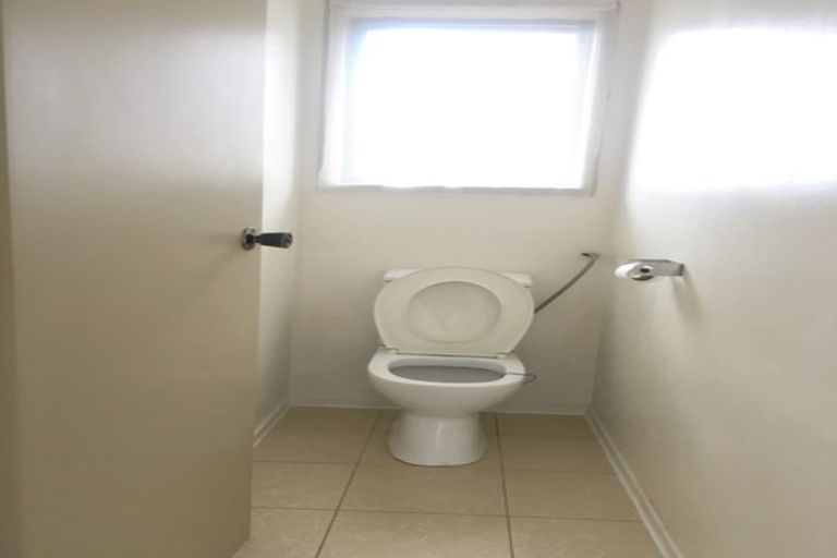 Photo of property in 29 Chilcott Road, Henderson, Auckland, 0612