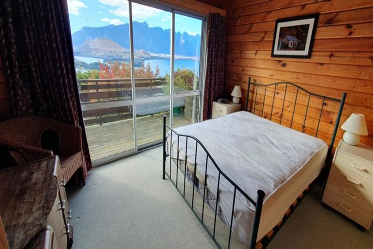 Photo of property in 24 Greenstone Place, Fernhill, Queenstown, 9300