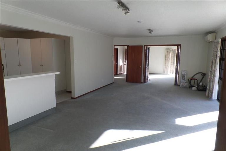 Photo of property in 5 Broadfell Avenue, Avonhead, Christchurch, 8042