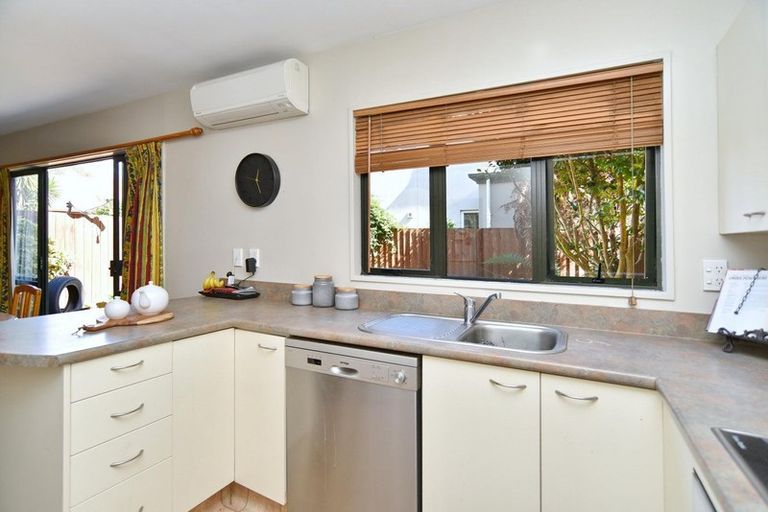 Photo of property in 27 Parade Court, Addington, Christchurch, 8024