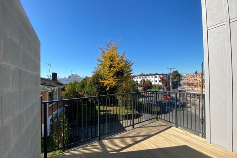 Photo of property in 30u2 May Street, Hamilton East, Hamilton, 3216