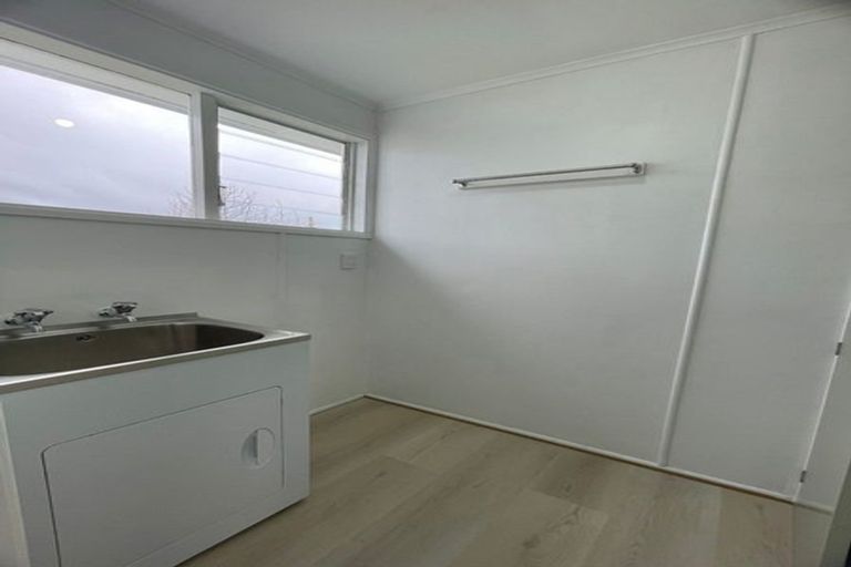 Photo of property in 23 Colwill Road, Massey, Auckland, 0614