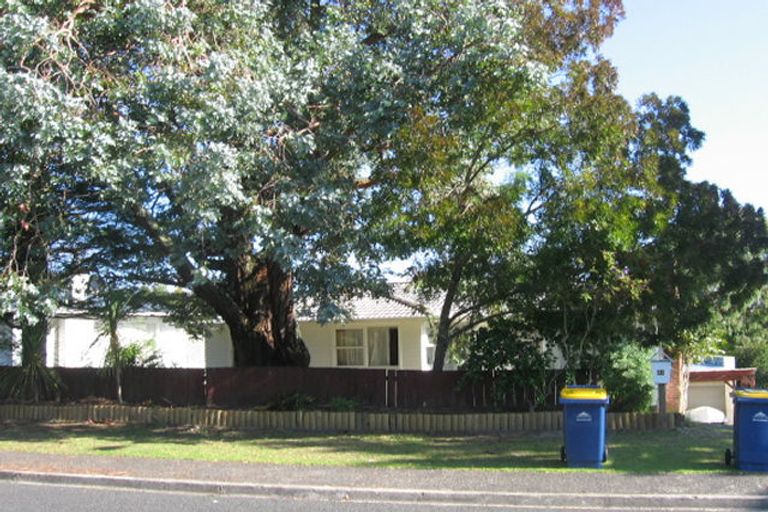 Photo of property in 22 Hatherlow Street, Glenfield, Auckland, 0629