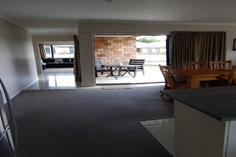 Photo of property in 17 Owens Road, Waiuku, 2123