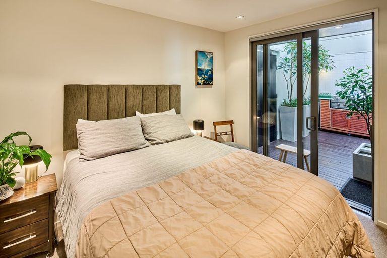 Photo of property in Patent 326 Apartments, 404s/326 Evans Bay Parade, Hataitai, Wellington, 6021