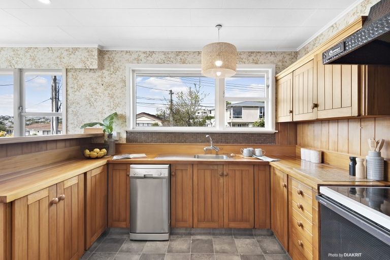 Photo of property in 6 Trebann Street, Paparangi, Wellington, 6037