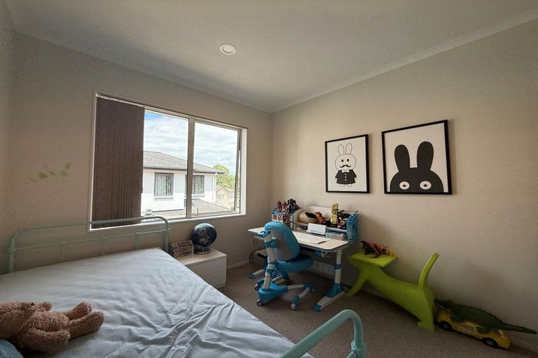 Photo of property in 66 Harrowglen Drive, Northcross, Auckland, 0630