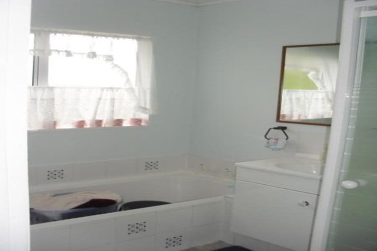 Photo of property in 19 Halberg Street, Glenfield, Auckland, 0629