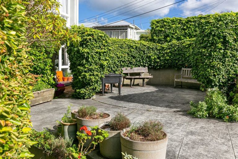 Photo of property in Newman Court Apartments, 2 Newman Terrace, Thorndon, Wellington, 6011