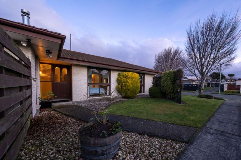 Photo of property in 22 Broadfell Avenue, Avonhead, Christchurch, 8042