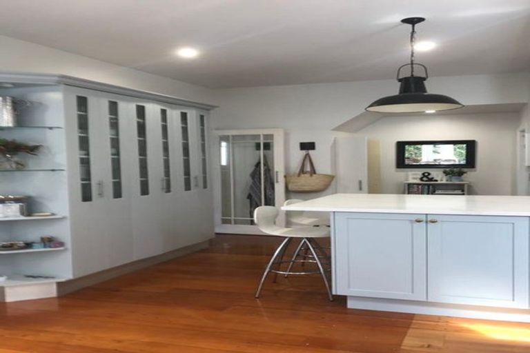 Photo of property in 959 Beach Road, Torbay, Auckland, 0630