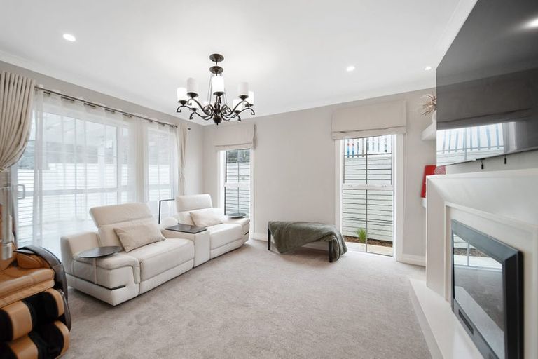 Photo of property in 2 Bela Vista Boulevard, Swanson, Auckland, 0614