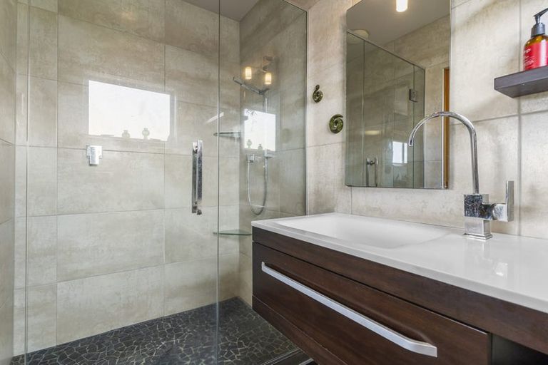 Photo of property in 112c Woodglen Road, Glen Eden, Auckland, 0602