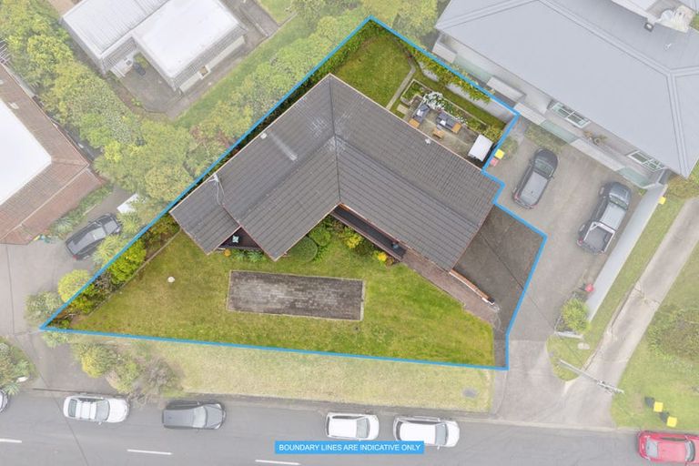 Photo of property in 1/2 Kowhai Road, Campbells Bay, Auckland, 0630